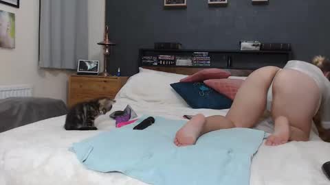 milfyanddaddy online show from September 26, 2025, 7:29 pm