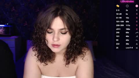 Snapshot of milk_slice chatting on December 1, 2024, 10:10 pm Stella and Neo online show from December 1, 2024, 10:10 pm