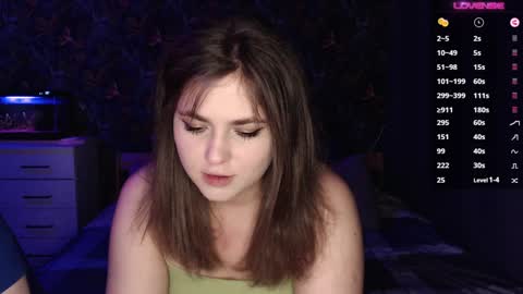 Snapshot of milk_slice chatting on December 22, 2024, 10:25 pm Stella and Neo online show from December 22, 2024, 10:25 pm