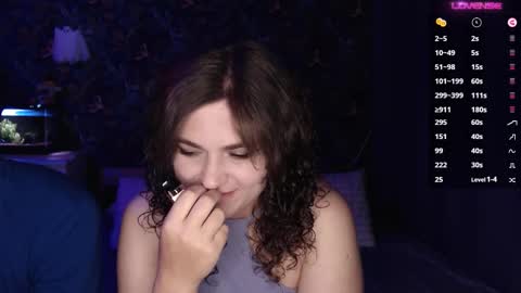 Snapshot of milk_slice chatting on September 29, 2025, 4:17 am Stella and Neo online show from September 29, 2025, 4:17 am