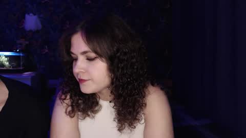 Snapshot of milk_slice chatting on October 11, 2025, 4:22 am Stella and Neo online show from October 11, 2025, 4:22 am