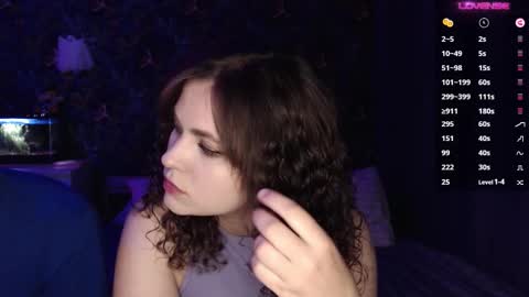 Snapshot of milk_slice chatting on October 26, 2025, 4:18 am Stella and Neo online show from October 26, 2025, 4:18 am