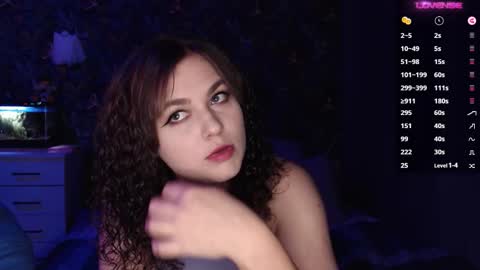 Snapshot of milk_slice chatting on October 31, 2025, 4:24 am Stella and Neo online show from October 31, 2025, 4:24 am