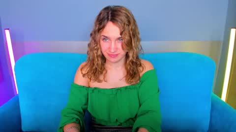 milkablond online show from February 6, 2025, 4:53 am