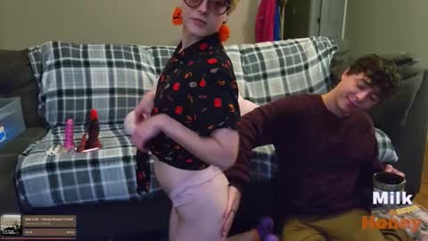 MilkandHoney online show from October 28, 2025, 2:48 am