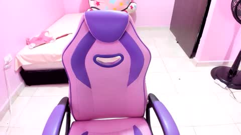 Snapshot of milky__boobs69 chatting on October 25, 2025, 2:35 pm vale online show from October 25, 2025, 2:35 pm