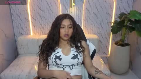 Snapshot of milky_tx chatting on October 10, 2025, 3:05 am Online 2200 to 600 online show from October 10, 2025, 3:05 am