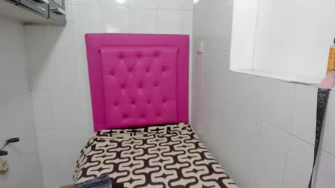 milkyway_18 online show from January 18, 2026, 2:43 pm