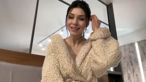 Snapshot of milla_bella chatting on December 4, 2025, 9:23 pm milla bella online show from December 4, 2025, 9:23 pm