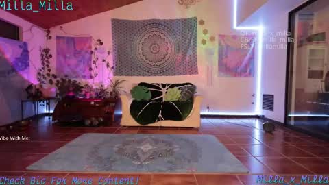 milla_milla online show from January 18, 2026, 3:43 am