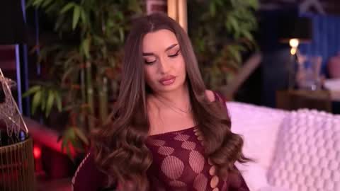 Milla online show from December 22, 2025, 6:32 am