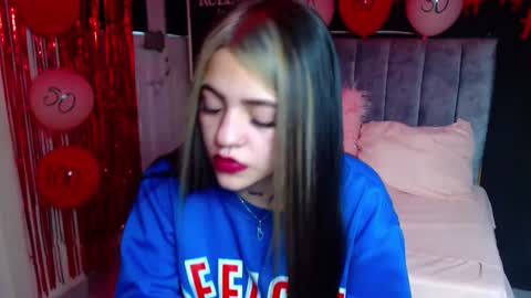 Snapshot of millacounisslosexanal chatting on February 13, 2025, 3:56 pm Violeta online show from February 13, 2025, 3:56 pm