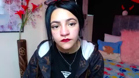 Snapshot of millacounisslosexanal chatting on November 18, 2025, 2:10 pm Violeta online show from November 18, 2025, 2:10 pm