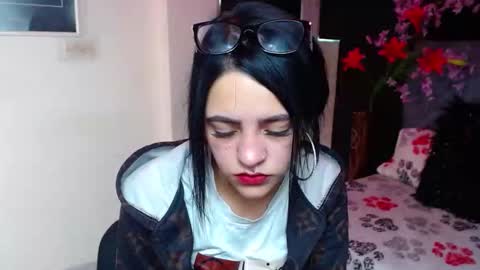 Snapshot of millacounisslosexanal chatting on December 17, 2025, 1:50 pm Violeta online show from December 17, 2025, 1:50 pm