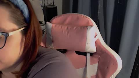 Snapshot of millapoolys chatting on December 1, 2025, 12:10 pm Milla online show from December 1, 2025, 12:10 pm