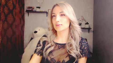 MillaXQueen online show from February 13, 2025, 2:09 pm