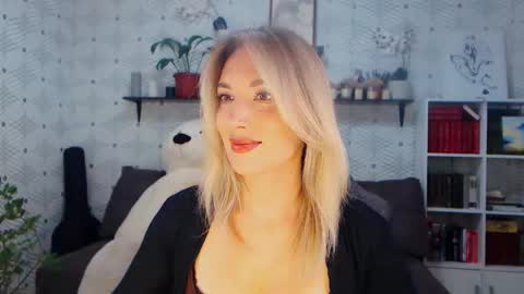 Snapshot of millaxqueen chatting on May 22, 2026, 1:39 pm MillaXQueen online show from May 22, 2026, 1:39 pm