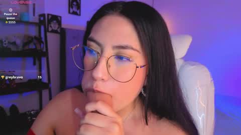 miller_vanessa_ online show from April 10, 2026, 9:30 pm