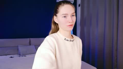 Snapshot of millianni chatting on November 16, 2025, 7:58 am Mila online show from November 16, 2025, 7:58 am