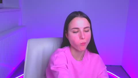 Milly online show from December 16, 2024, 3:32 pm