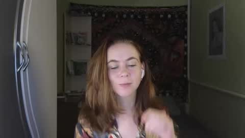 Snapshot of milora_ chatting on September 14, 2025, 3:33 pm Mila online show from September 14, 2025, 3:33 pm