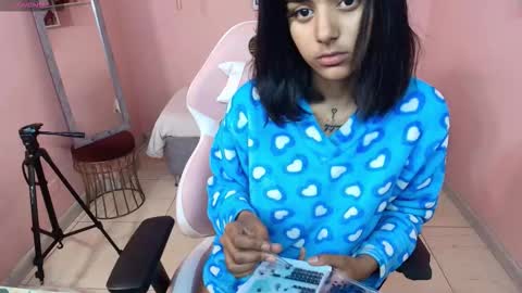 milu_carbajal_x online show from January 12, 2026, 8:14 pm