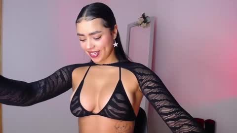 Mily Ortiz online show from October 13, 2025, 1:33 pm