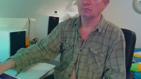 Snapshot of milymen26 chatting on April 26, 2026, 8:50 pm Milymen26 Polish man master fereskik straight mature online show from April 26, 2026, 8:50 pm