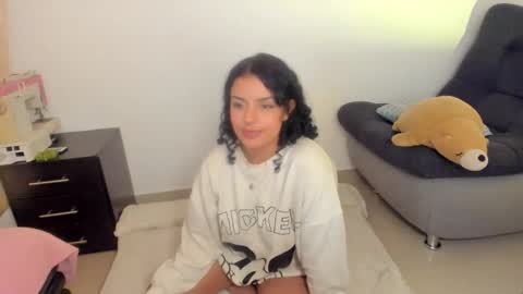 Mimii  online show from June 8, 2026, 3:40 am
