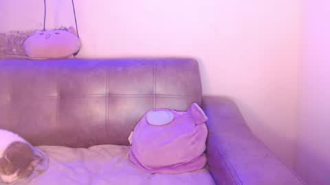 Kat online show from May 16, 2026, 4:42 am