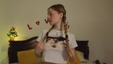 Snapshot of mimichelle chatting on December 22, 2024, 1:00 pm mimichelle online show from December 22, 2024, 1:00 pm