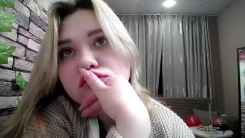 mimimishel_69 online show from February 12, 2025, 5:05 pm
