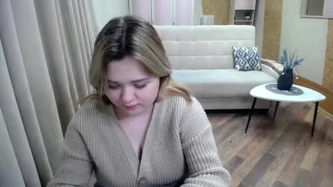 mimimishel_69 online show from February 13, 2025, 6:48 pm