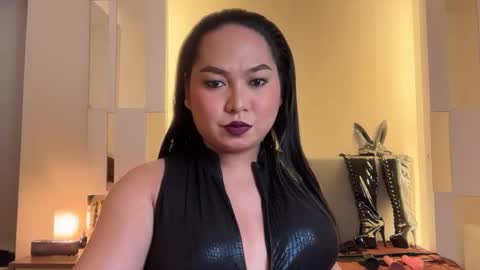 Queen Mimi online show from October 2, 2025, 9:16 am