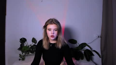 hi Im Mina  online show from January 22, 2025, 9:02 am