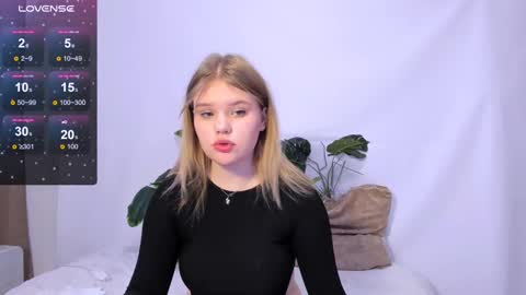 hi Im Mina  online show from March 5, 2025, 8:43 am