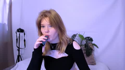 hi Im Mina  online show from March 8, 2025, 1:28 am