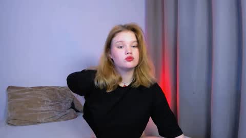 hi Im Mina  online show from September 26, 2025, 11:14 am