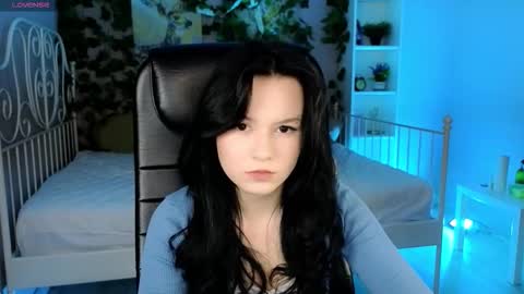 Mina online show from October 9, 2025, 3:43 pm
