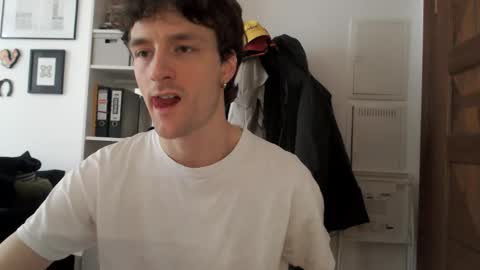 Snapshot of mindly chatting on December 15, 2025, 12:42 pm Mindly online show from December 15, 2025, 12:42 pm