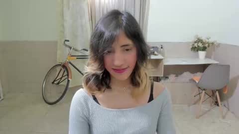 Snapshot of minefoxy2 chatting on October 29, 2025, 5:04 pm Amber online show from October 29, 2025, 5:04 pm