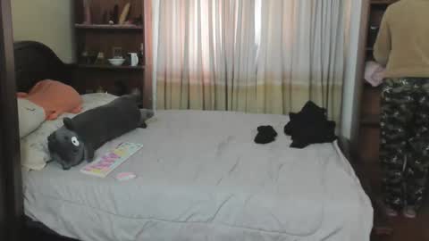 Snapshot of minefoxy2 chatting on January 18, 2026, 6:55 pm Amber online show from January 18, 2026, 6:55 pm