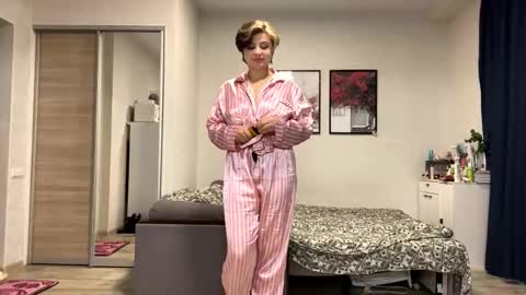 Snapshot of mingjorgenson chatting on October 5, 2025, 11:08 am Luna Moon online show from October 5, 2025, 11:08 am