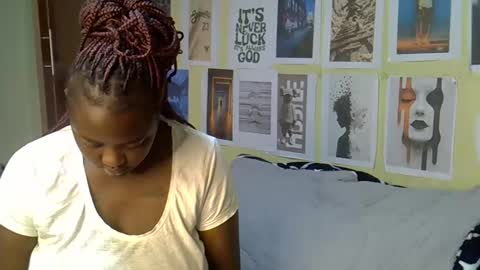 mini_karee online show from March 24, 2026, 7:57 am