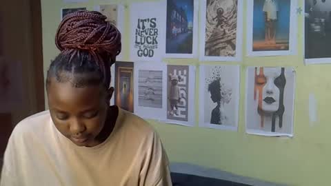 mini_karee online show from April 6, 2026, 10:38 am