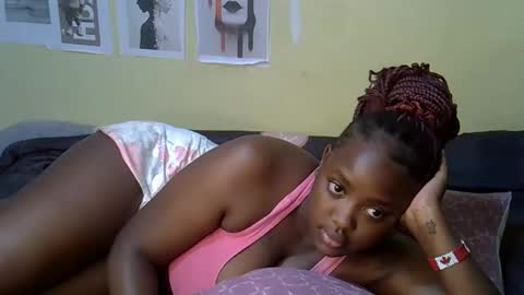 mini_karee online show from April 14, 2026, 7:47 am