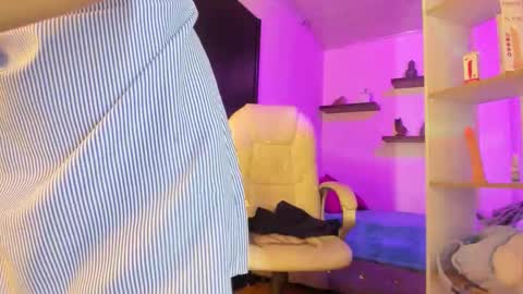 miniadelf online show from February 9, 2026, 8:46 pm