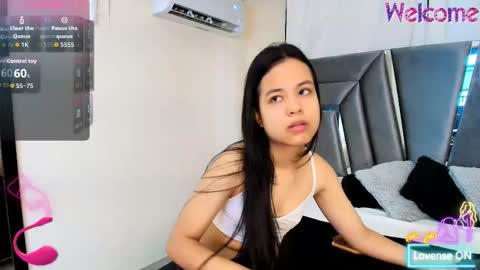 minilove_01 online show from November 13, 2025, 12:26 pm