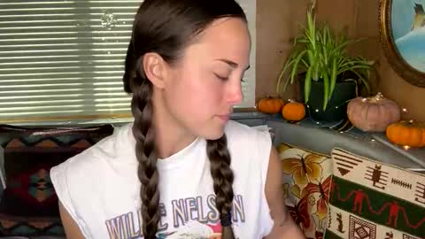 minimaggie online show from November 12, 2025, 7:24 pm