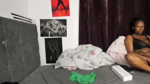 Snapshot of minlavine chatting on October 8, 2025, 6:27 pm minlavine online show from October 8, 2025, 6:27 pm